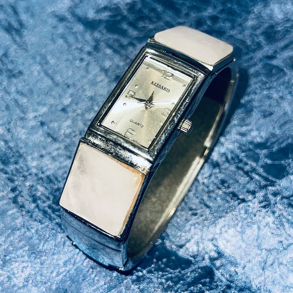 Kassaris Silver and White Quartz Watch